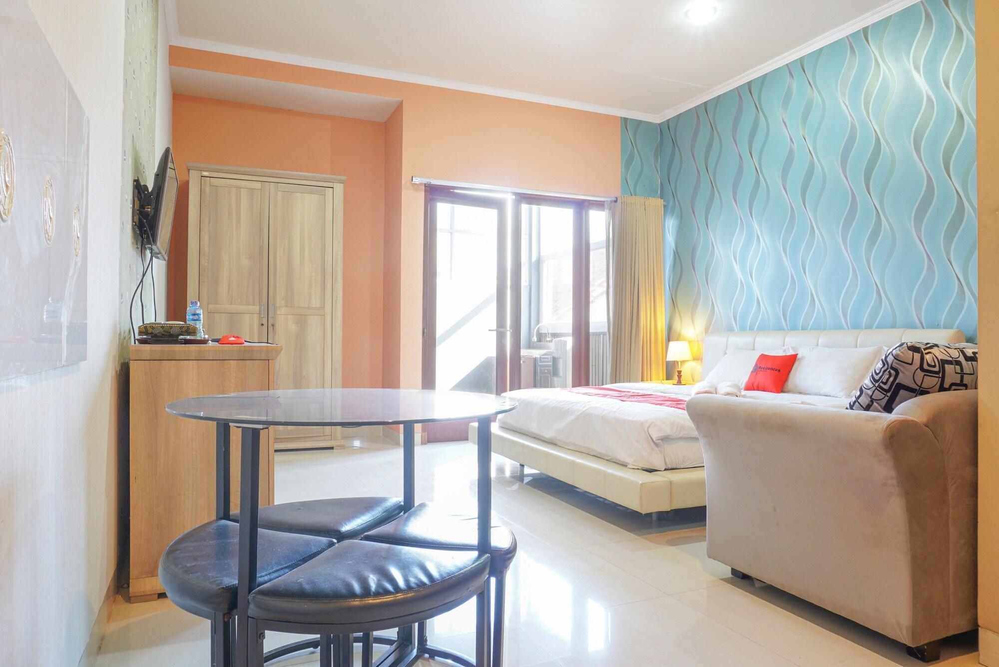 Hotel Reddoorz Near Kemang Square Jakarta Exterior foto
