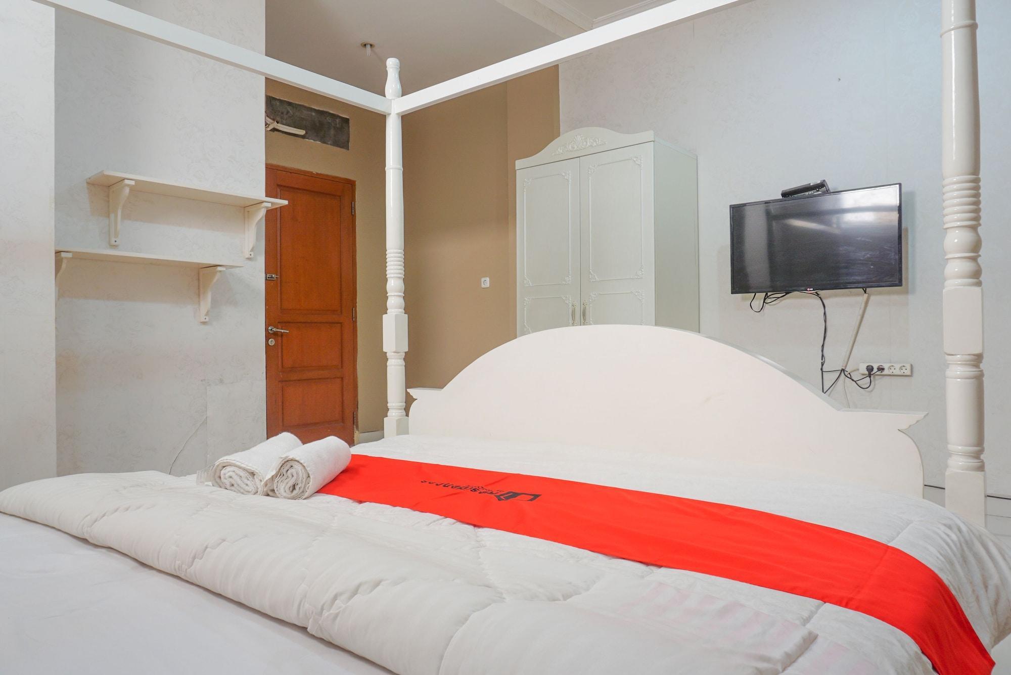 Hotel Reddoorz Near Kemang Square Jakarta Exterior foto